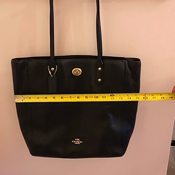 COACH black turnlock tote - Picture 6 of 9